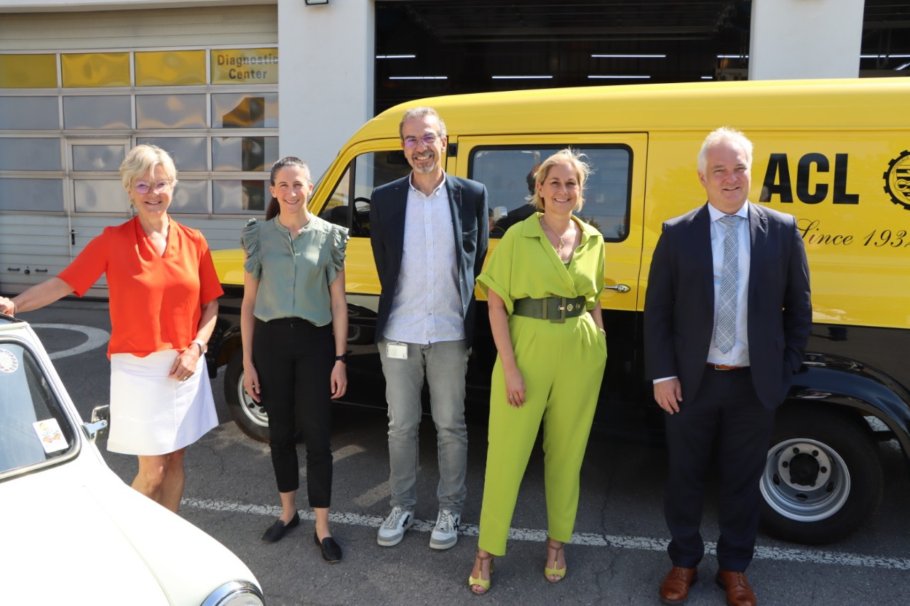 de g. à dr. : Martine Hansen, ministre de la Protection des consommateurs ; Nadia Djebbar, Direction de la protection des consommateurs ; Marc Barnich, ACL ; Miriam Eisenmenger, CEO de l’ACL ; Marc Fischer, Direction de la protection des consommateurs